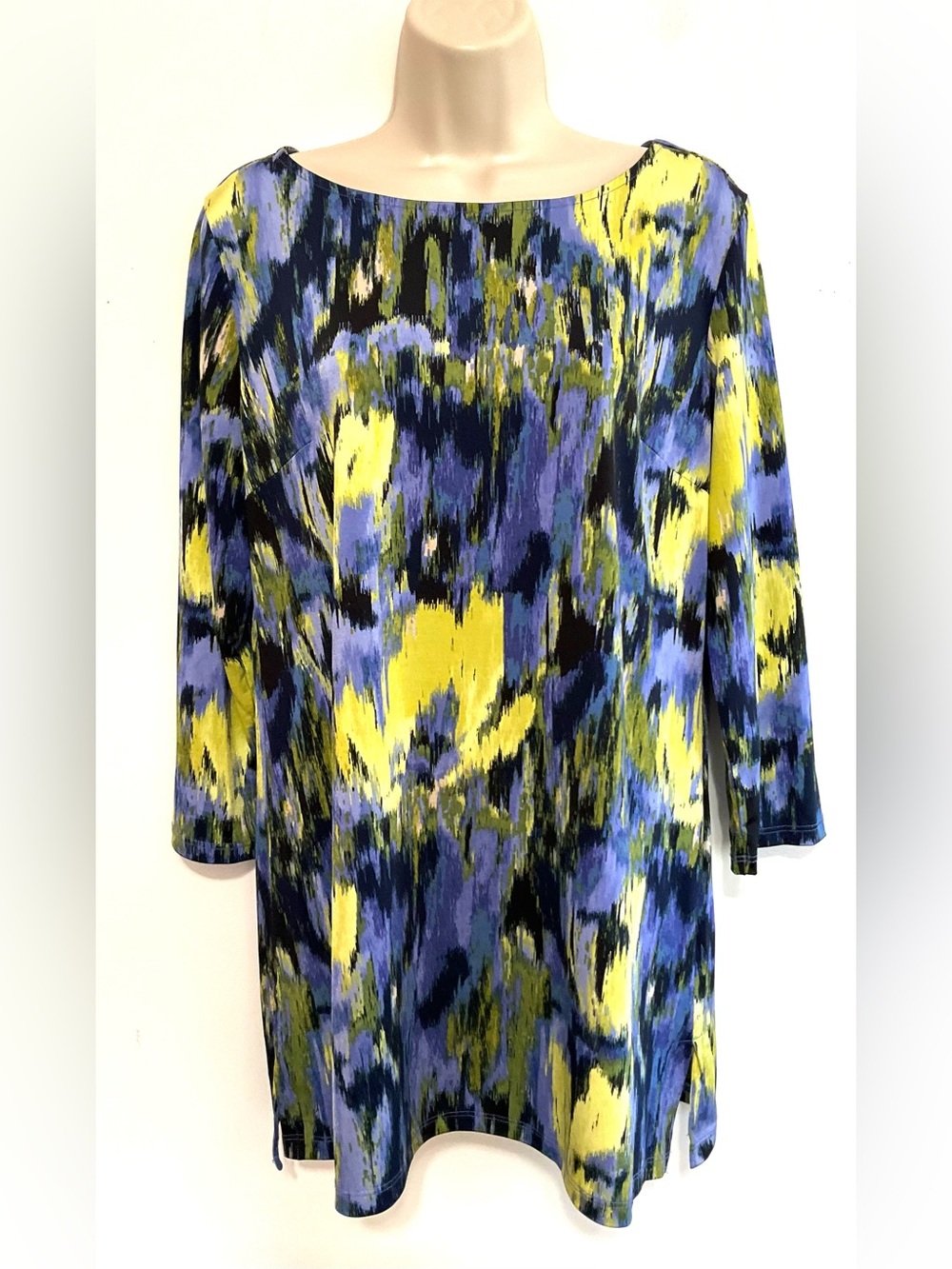 Women’s M Jaclyn Smith tunic top blue yellow geometric